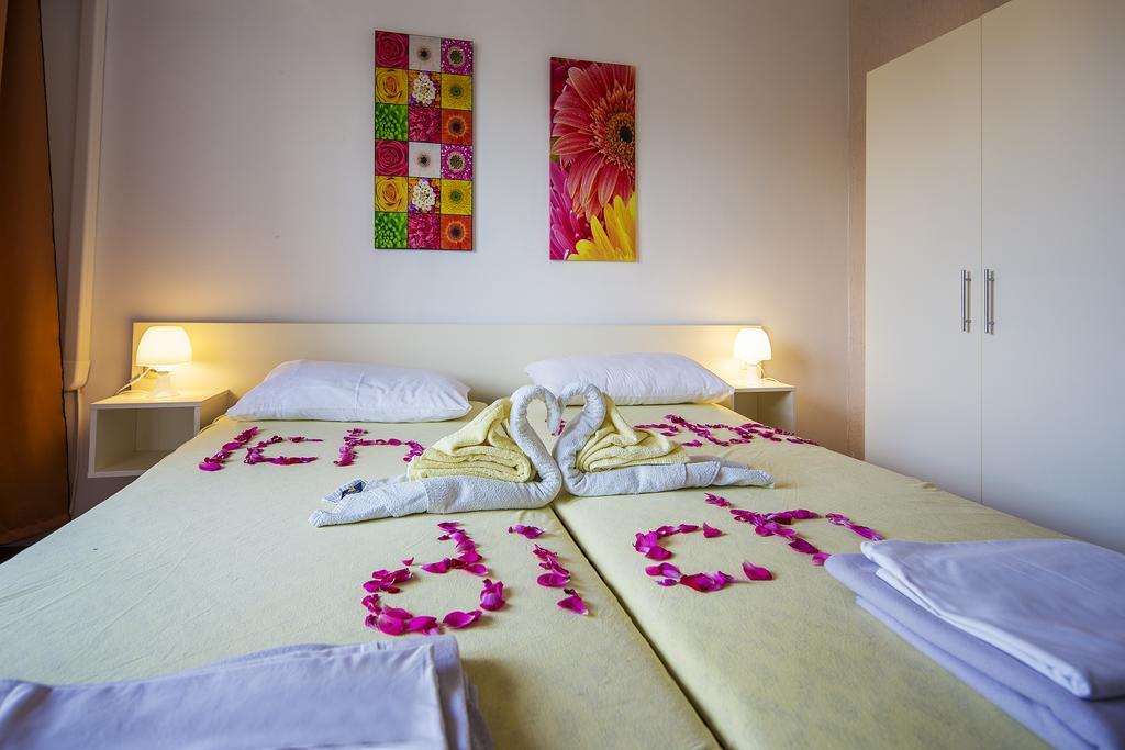 Guest House Zeba & Riviera Šilo Eksteriør billede