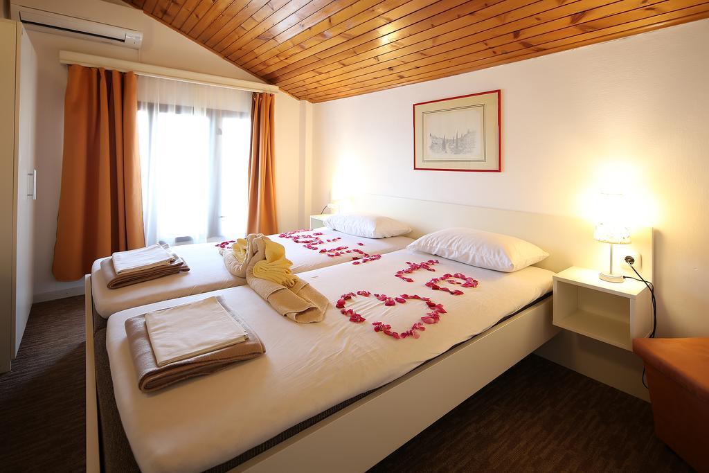 Guest House Zeba & Riviera Šilo Eksteriør billede