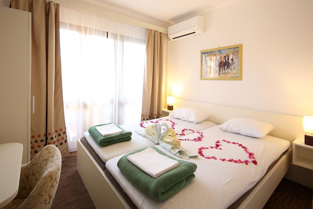 Guest House Zeba & Riviera Šilo Eksteriør billede