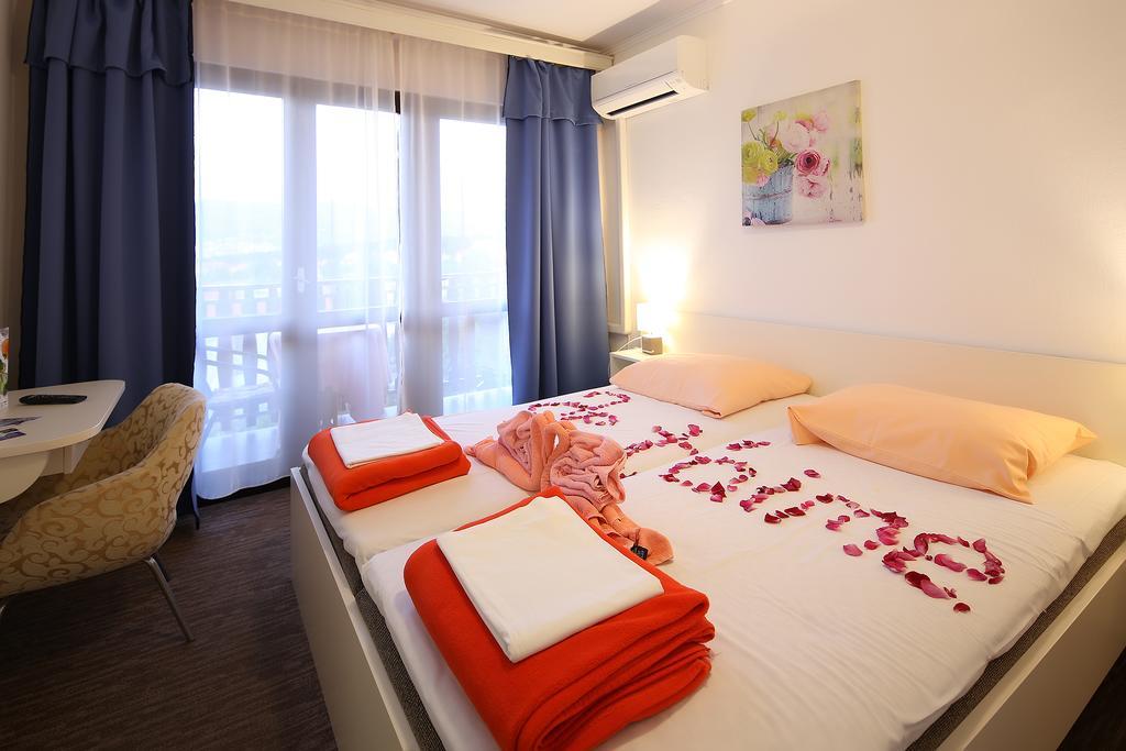Guest House Zeba & Riviera Šilo Eksteriør billede